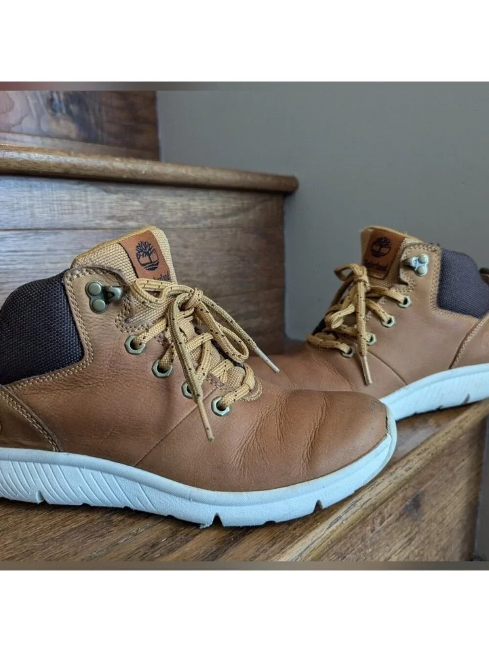 Timberland Boots Mid Hiker Kids size 2  leather Boots